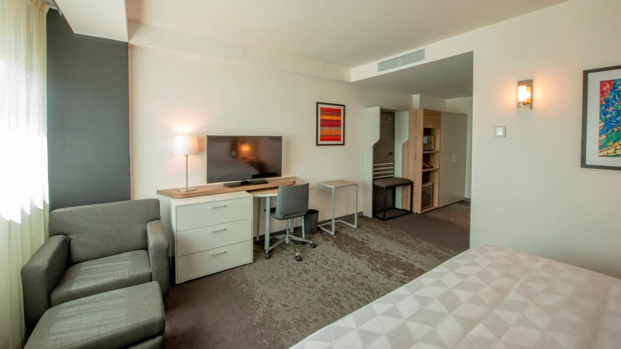 Holiday Inn & Suites - Merida La Isla By Ihg Екстер'єр фото